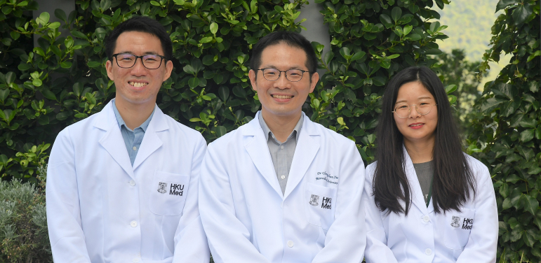 Dr Yu Cheng-han (middle), Assistant Professor at the School of Biomedical Sciences, HKUMed, and his research postgraduate students Mr Brian Sit Hon-man (left) and Miss Feng Zhen (right), find cofilin could be a potential target for mitigating atherosclerosis at early phase, paving the way for new therapeutic opportunities.